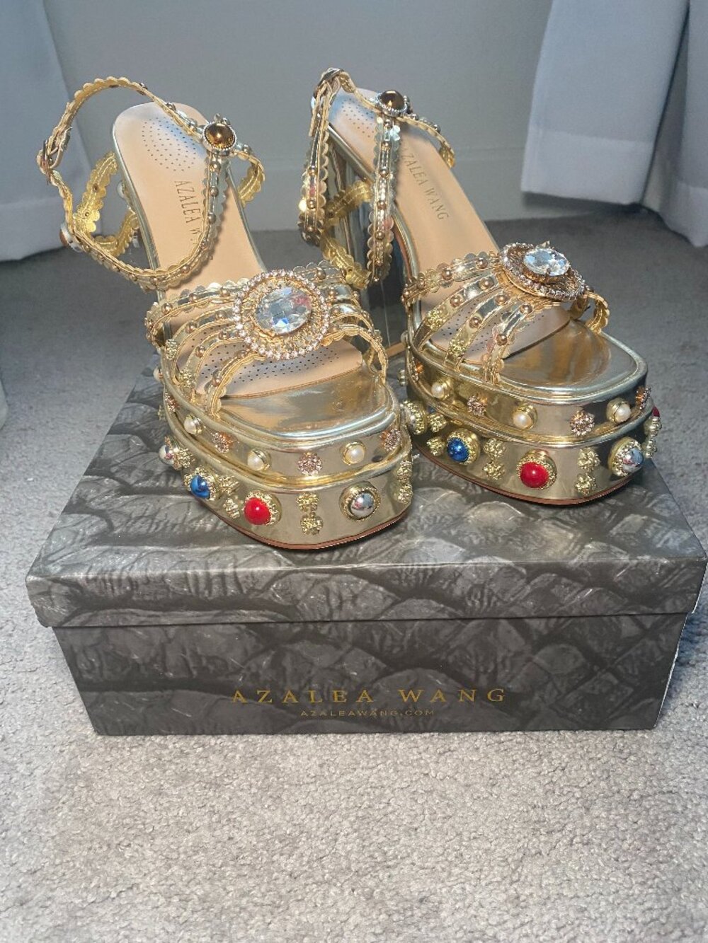 Azalea Wang Gold Jeweled Platform Heels Size 8 Embellished Rhinestone Sandals
